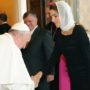 Pope Francis breaks with tradition by bowing to Queen Rania of Jordan