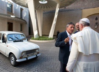 Pope Francis has received a 20-year-old white Renault 4 to drive himself around Vatican City