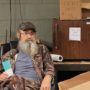 Si Robertson introduces wife Christine on GMA