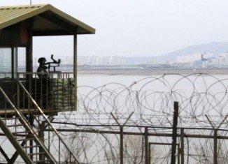 South Korean soldiers have shot dead a man trying to swim across a border river into North Korea