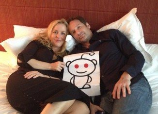 Fans have long suspected that Gillian Anderson (Scully) and David Duchovny (Mulder) are a couple in real life and have been waiting to find photo proof that what they know is true