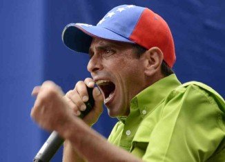 Henrique Capriles has told a crowd of supporters not to feel intimidated and to vote in upcoming local elections