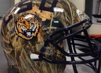 LSU Tigers put together a helmet in honor of Duck Dynasty