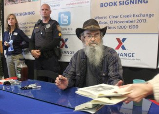 More than 800 people showed up at the PX on Fort Hood to have books signed by Si Robertson