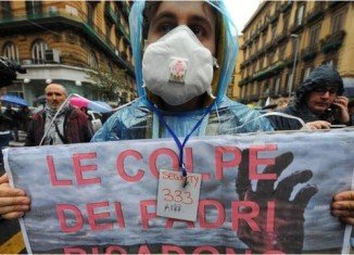 Tens of thousands of Italians have protested in Naples against illegal dumping of toxic waste blamed on the local mafia