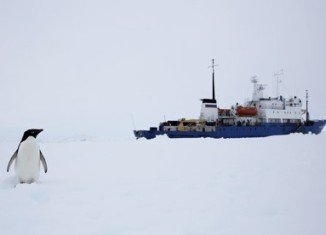 An Australian vessel is en route to East Antarctica in a renewed bid to free Akademik Shokalskiy