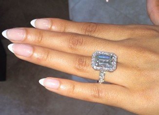 Evelyn Lozada has announced her engagement to Carl Crawford on Christmas Day