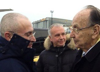 Mikhail Khodorkovsky met German ex-foreign minister Hans-Dietrich Genscher in Berlin, hours after being pardoned by President Vladimir Putin