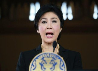 PM Yingluck Shinawatra has rejected protesters' demands that she step down, amid ongoing clashes in Bangkok