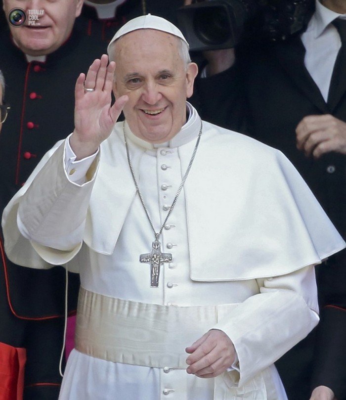 Pope Francis named Best Dressed Man of 2013 by Esquire magazine