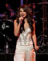 Selena Gomez has decided to cancel her upcoming Australian concert tour, saying she needs some time to herself