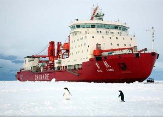 Chinese ice-breaker Xue Long that helped rescue passengers stranded on the Akademik Shokalskiy vessel in Antarctica is now stuck itself