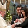 Pope Francis encourages public breastfeeding