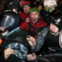 Ukraine: Viktor Yanukovych and opposition leaders agree to scrap anti-protest laws