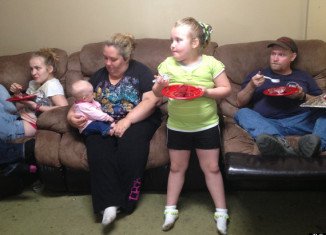 Honey Boo Boo’s niece, Kaitlyn, was born with two thumbs on one of her hands
