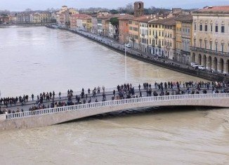 Hundreds of people were forced to evacuate their homes in the Italian city of Pisa as the Arno River threatened to burst its banks