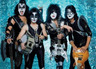 Kiss has pulled out of their performance at the Rock and Roll Hall of Fame induction in a disagreement over their line-up