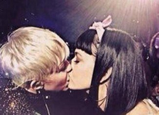 Miley Cyrus kissed Katy Perry while singing her new single Adore You with the debut of her Bangerz Tour at Staples Center