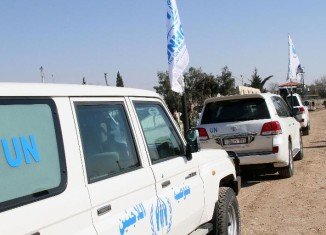 The UN has restarted its aid mission in the besieged rebel-held Old City of Homs