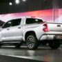 Toyota forecasts record annual earnings for 2013