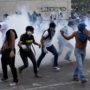 Venezuela: Riot police use tear gas to break up student protests in Caracas
