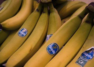 Chiquita is to merge with its Irish rival Fyffes, creating the world's largest banana company worth about $1 billion