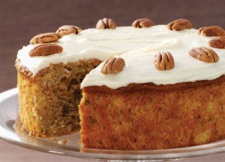 Carrot cake with pecans
