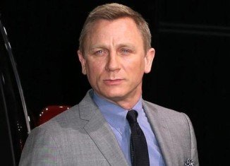 Daniel Craig has pulled of thriller The Whole Truth, days before he was due to begin shooting in Boston with co-star Renee Zellweger