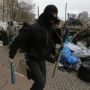 Ukraine: Armed men seize police station in Sloviansk