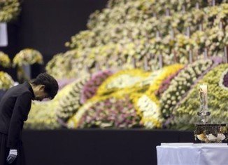 President Park Geun-hye visited the memorial of Sewol ferry disaster