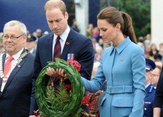 Prince William and Kate Middleton paid their respects to New Zealand's war dead at the Blenheim War Memorial