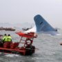 South Korea ferry disaster: Search for Sewol passengers continues as 300 people missing