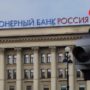S&P cuts Russia’s credit rating to “BBB-“