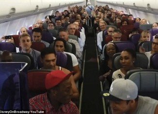 The cast of The Lion King treated passengers aboard of Virgin Australia flight 0970 with an impromptu performance of Circle of Life