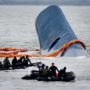 Sewol ferry: Civilian diver searching sunken vessel dies