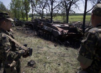 At least 14 soldiers died in a dawn attack on a checkpoint in eastern Ukraine