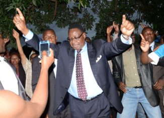 Peter Mutharika has been sworn in as Malawi's president after the High Court rejected a request for a recount following allegations of vote-rigging