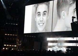 Beyonce and Jay-Z feature Justin Bieber's mugshot in On the Run tour footage