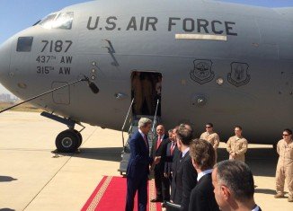 Secretary of State John Kerry has arrived in the northern Iraqi city of Erbil to hold talks with Kurdish leaders
