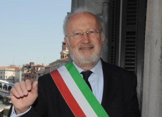Venice Mayor Giorgio Orsoni has resigned amid Italy’s wider investigation into alleged corruption over new flood barriers