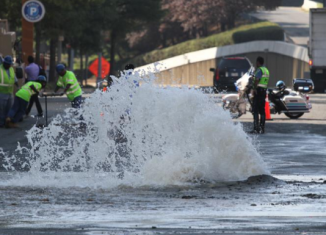 A massive water main break on Los Angeles' iconic Sunset Boulevard has caused flooding at the UCLA campus