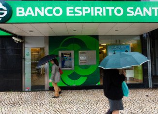 US and European stock markets have fallen over concerns about the health of Portugal's Banco Espirito Santo