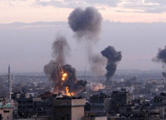 Israel has resumed air strikes in Gaza after Palestinian militants fired rockets following the end of a three-day truce