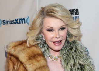Joan Rivers remains in serious condition at Mount Sinai Hospital in New York