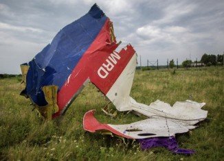 New clashes in eastern Ukraine have forced the international forensics team to halt operations in part of the vast crash site of Malaysia Airlines flight MH17