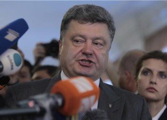 Ukraine's President Petro Poroshenko has dissolved parliament and called snap elections for October 26