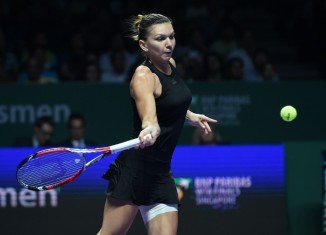 Simona Halep beat Serena Williams for the first time as the world No 1 was swept aside in the WTA Finals in Singapore