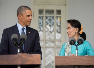 President Barack Obama has met Myanmar opposition leader Aung San Suu Kyi in Yangon
