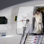 Pope Francis loses papal hat at Manila airport