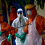 Ebola outbreak: Ten US healthcare workers evacuated from Sierra Leone